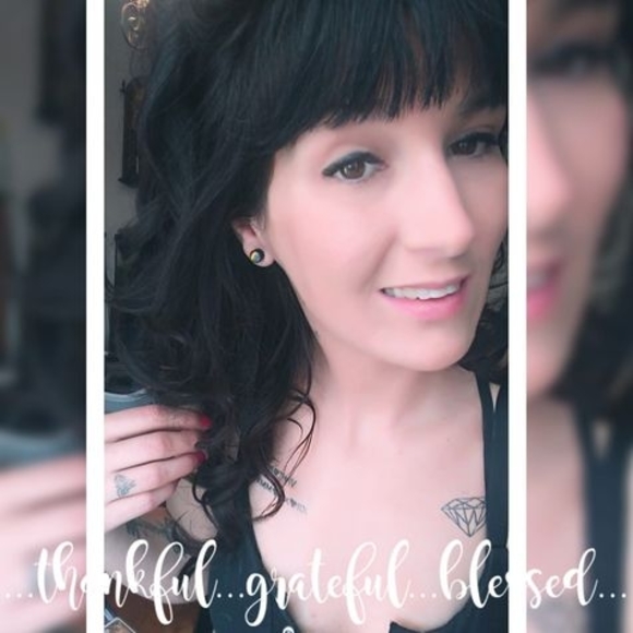 Meet your Posher, Lisa - Picture 1 of 1